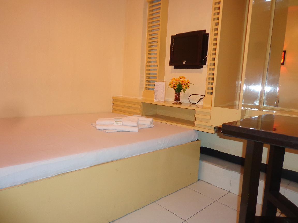 Oyo 191 Paradise Apartelle Hotel Manila Exterior photo